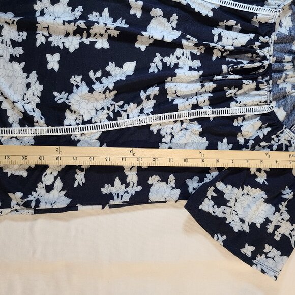 Modern Attraction Navy Floral Lace Blouse L Short Sleeve Boho Casual Top - Picture 5 of 5